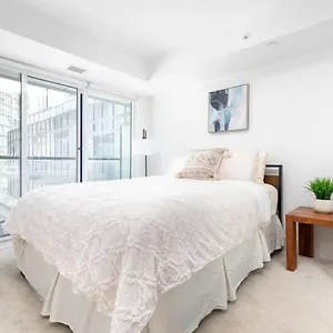  Apartment Upscale & Modern 2bd + Den 2ba Heart Of Downtown!