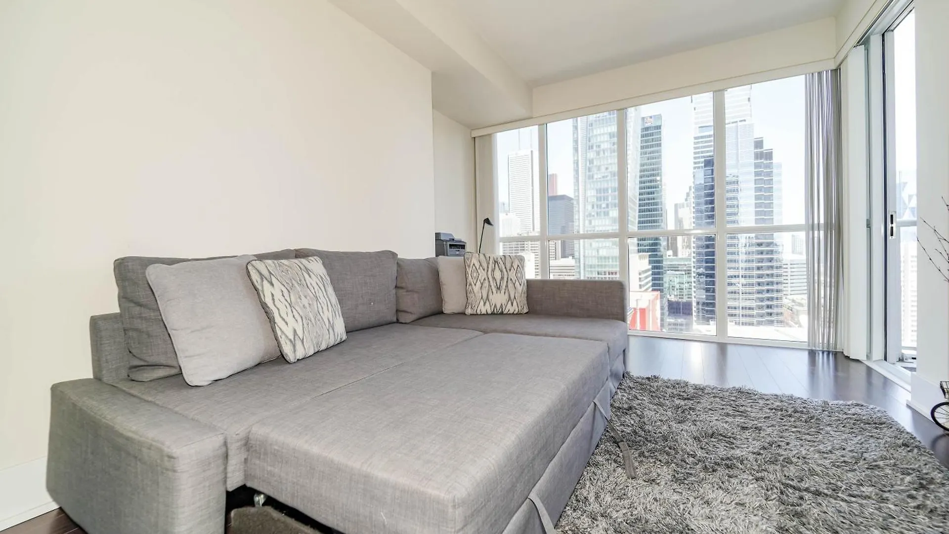 Chol Furnished Suites Heart Of Downtown Toronto, 2 Beds, Free Parking, Cn Tower View Canada