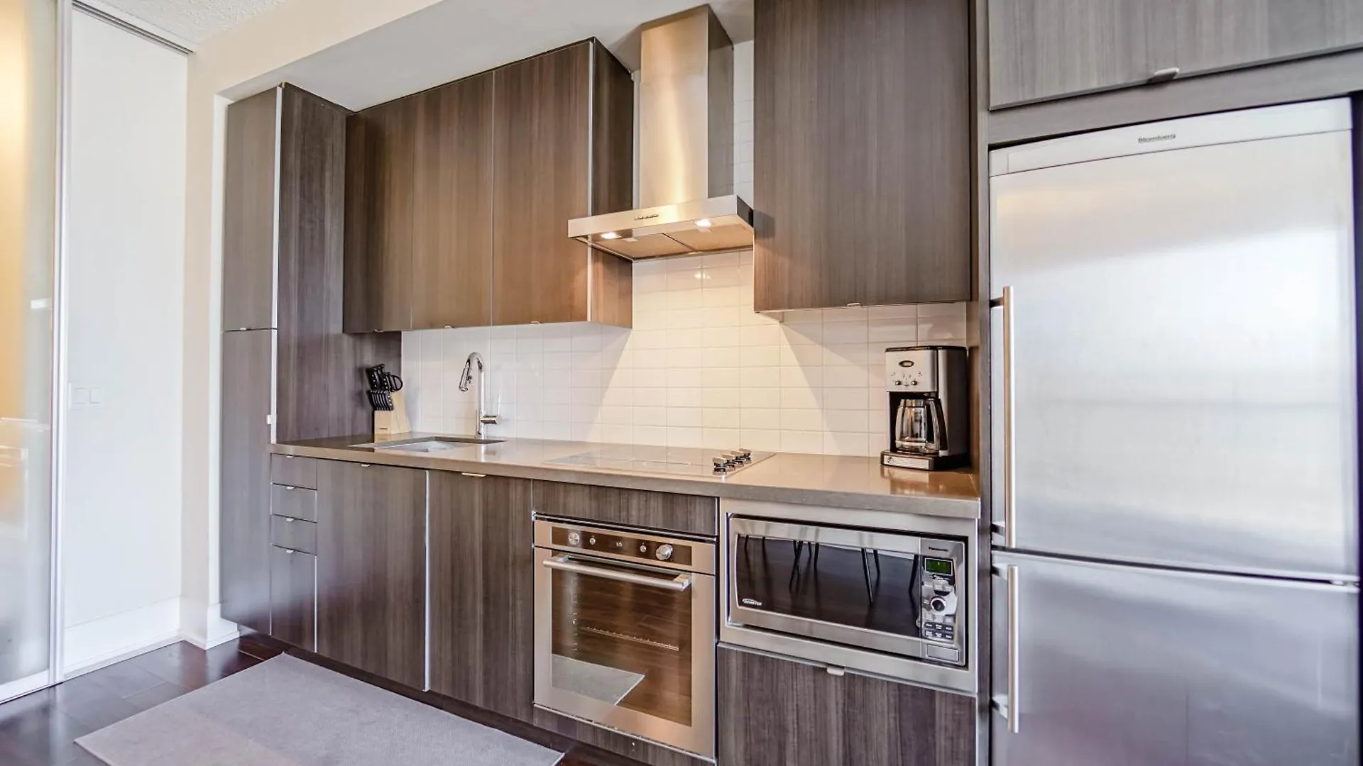Chol Furnished Suites Heart Of Downtown Toronto, 2 Beds, Free Parking, Cn Tower View 0*, Toronto
