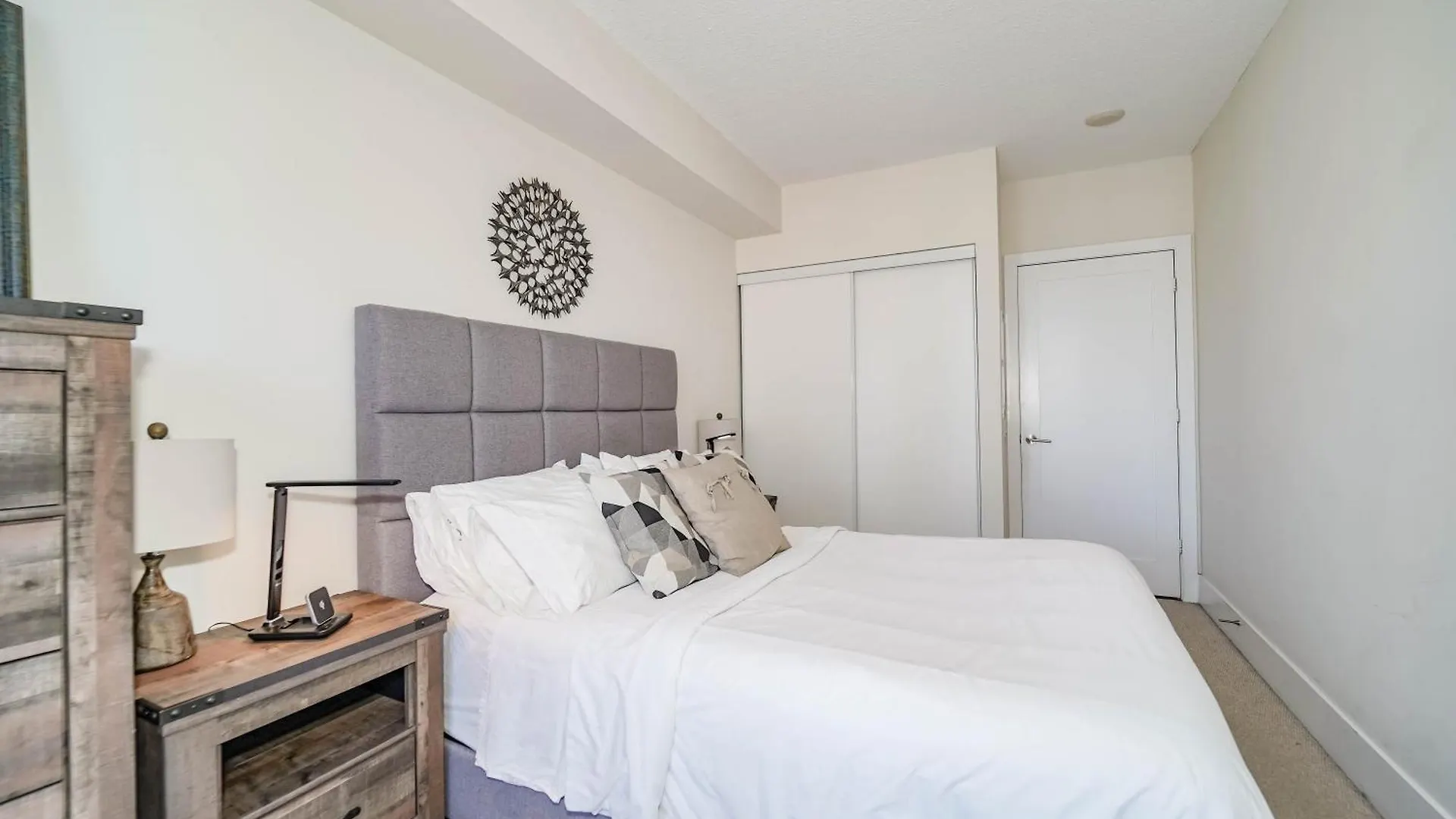 Chol Furnished Suites Heart Of Downtown Toronto, 2 Beds, Free Parking, Cn Tower View 0*, Toronto Canada