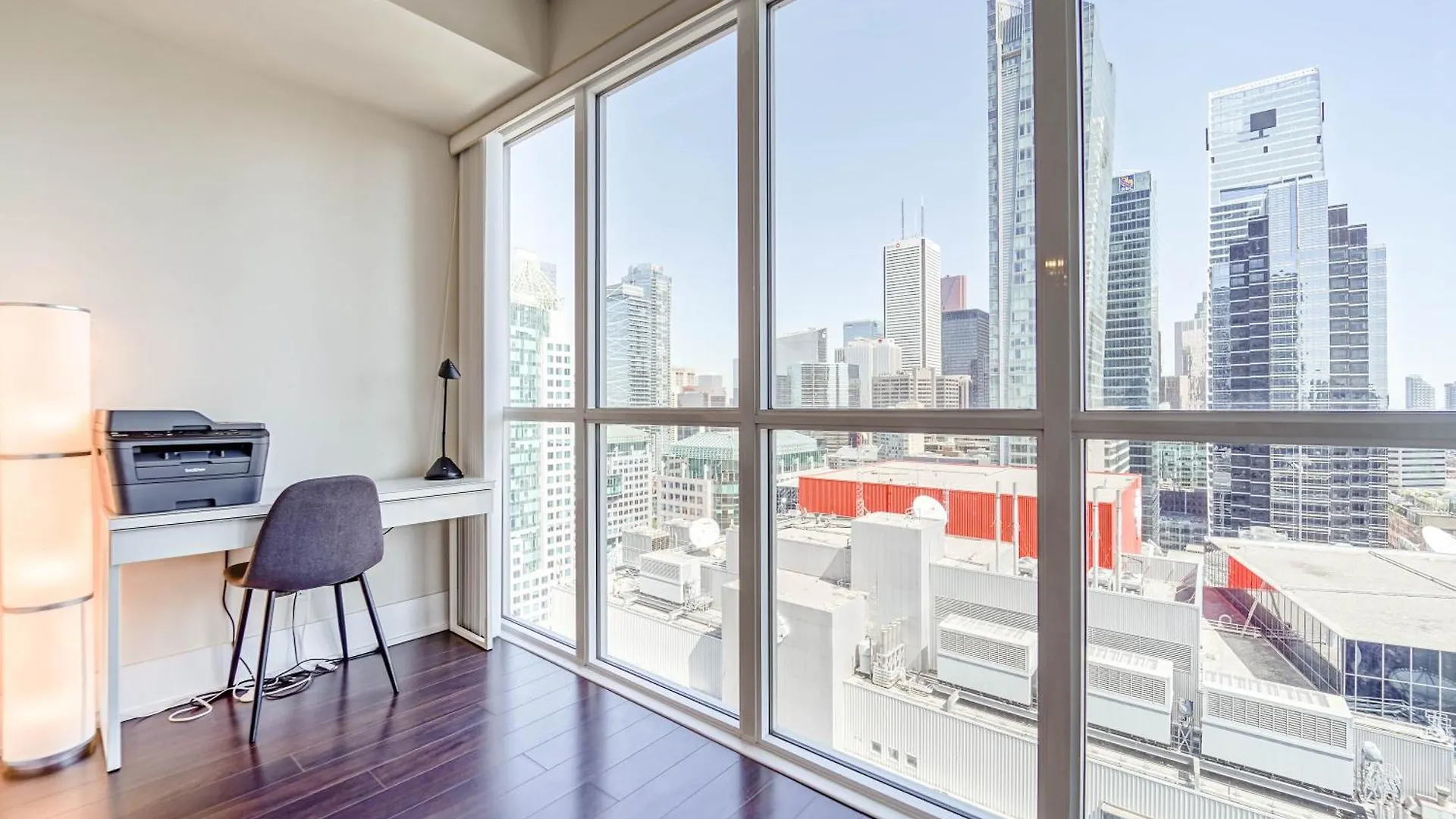 Apartment Chol Furnished Suites Heart Of Downtown Toronto, 2 Beds, Free Parking, Cn Tower View Canada