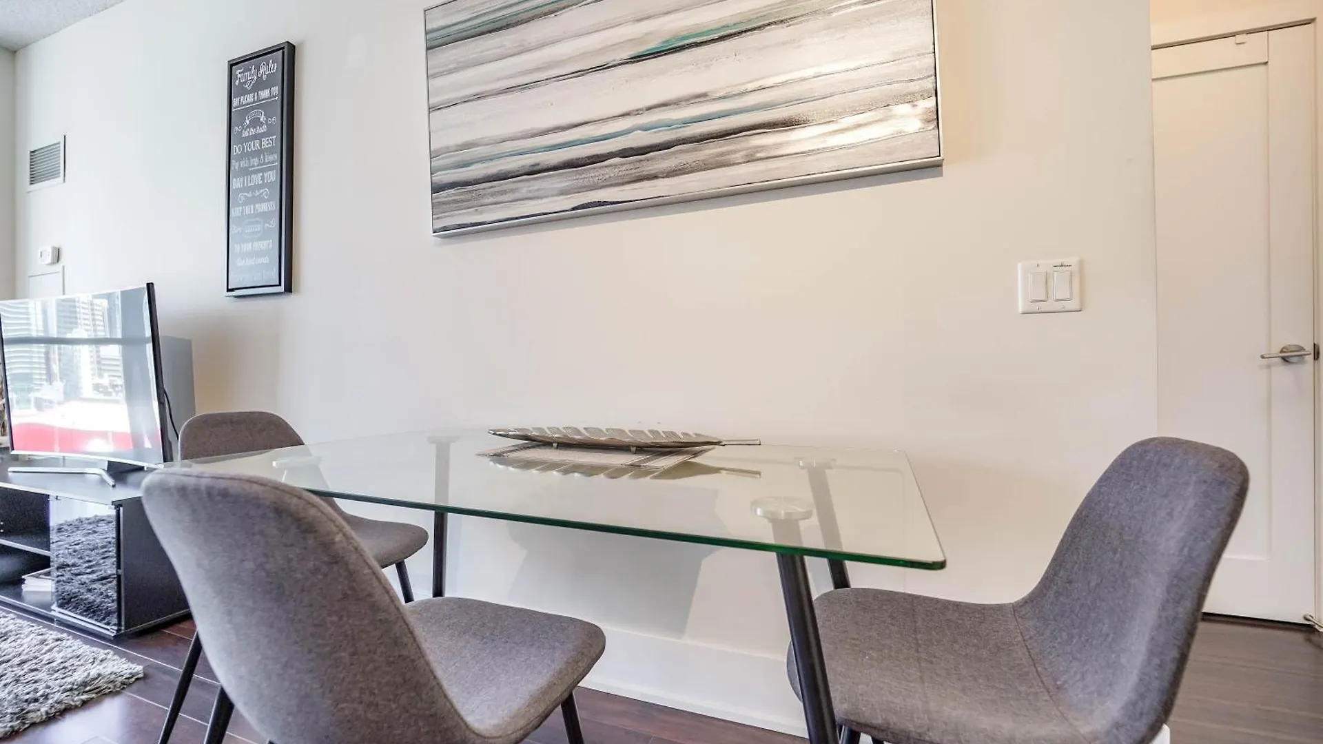 Chol Furnished Suites Heart Of Downtown Toronto, 2 Beds, Free Parking, Cn Tower View Canada