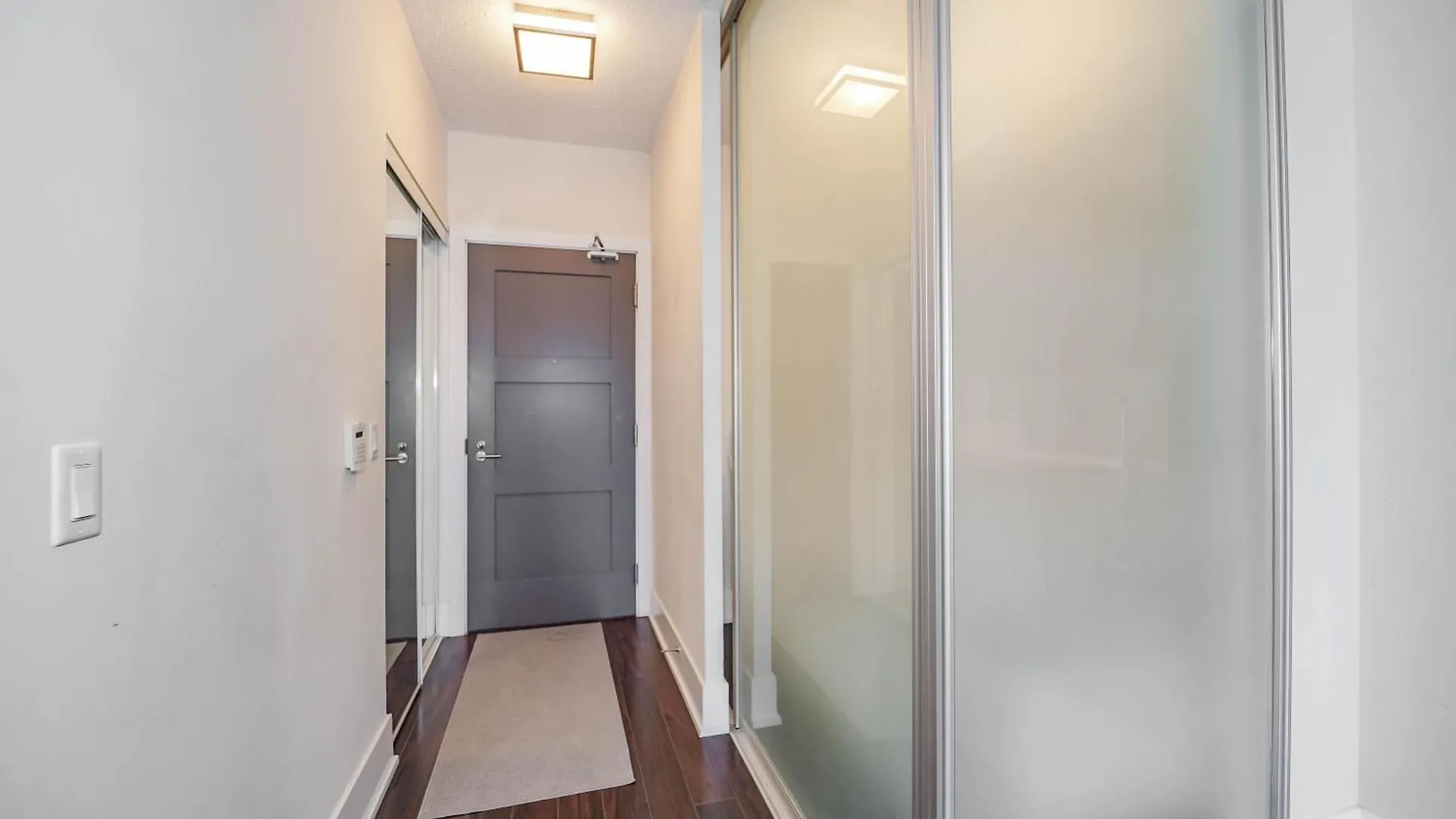 Chol Furnished Suites Heart Of Downtown Toronto, 2 Beds, Free Parking, Cn Tower View Toronto