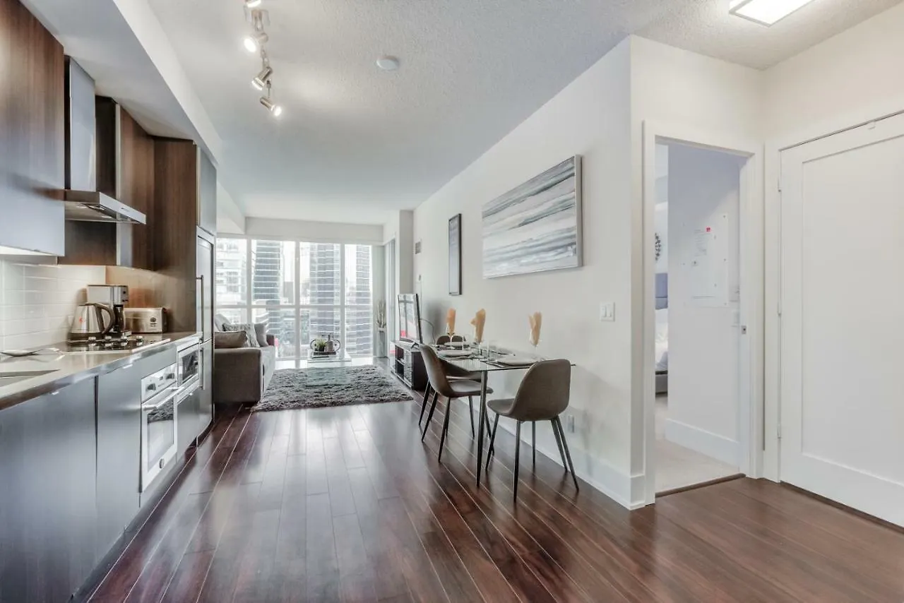 Apartment Chol Furnished Suites Heart Of Downtown Toronto, 2 Beds, Free Parking, Cn Tower View